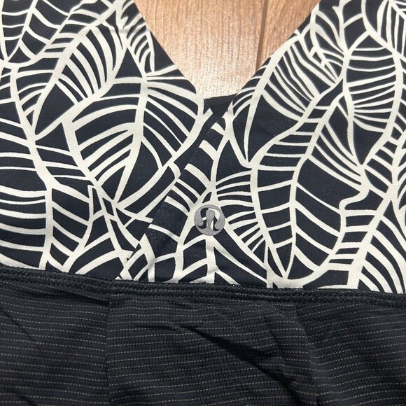 Lululemon Hustle & Bustle Tank Size 12 Black and White Top - Picture 3 of 4